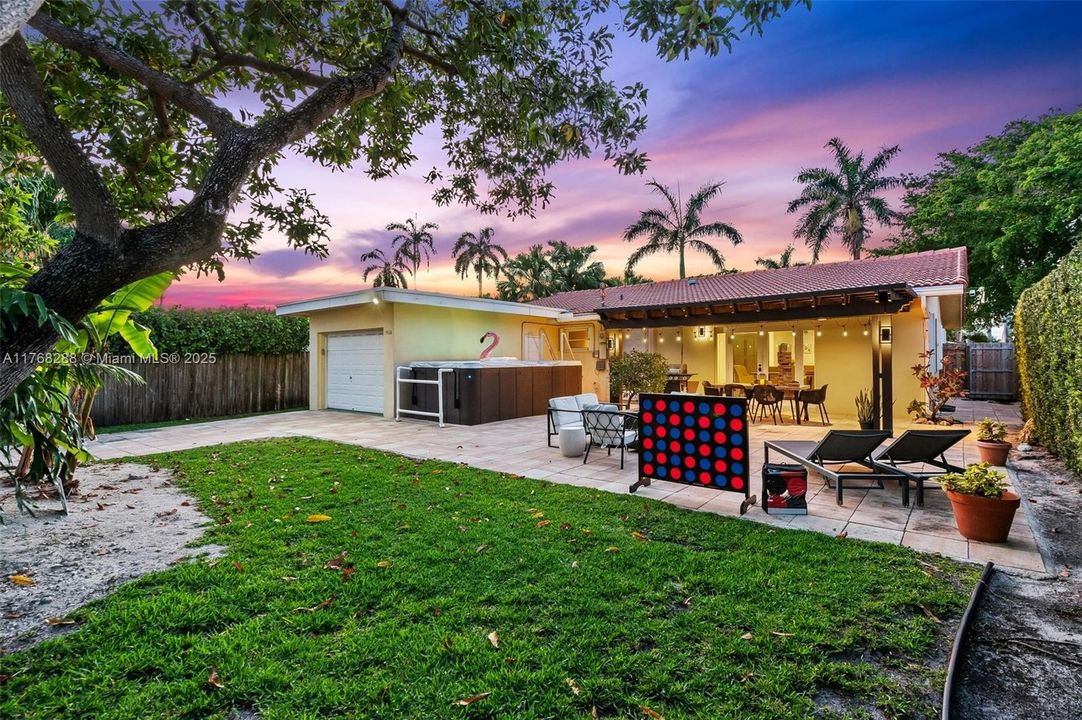 Недавно продано: $789,000 (3 спален, 2 ванн, 1957 Квадратных фут)