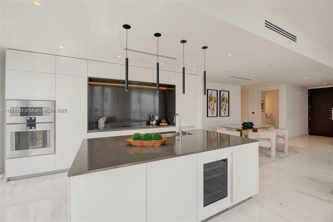 Recently Sold: $2,790,000 (3 beds, 2 baths, 2268 Square Feet)