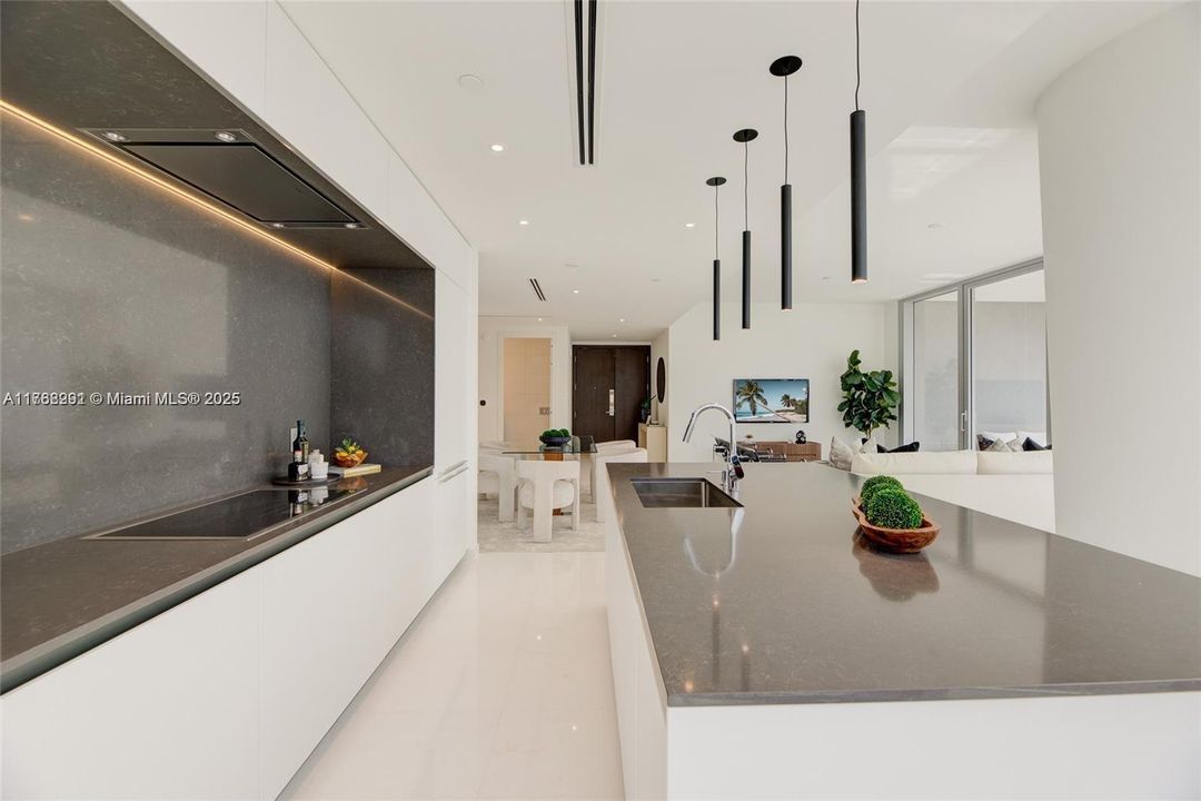 Recently Sold: $2,790,000 (3 beds, 2 baths, 2268 Square Feet)