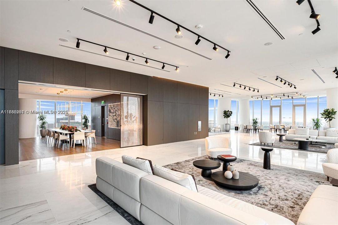 Recently Sold: $2,790,000 (3 beds, 2 baths, 2268 Square Feet)