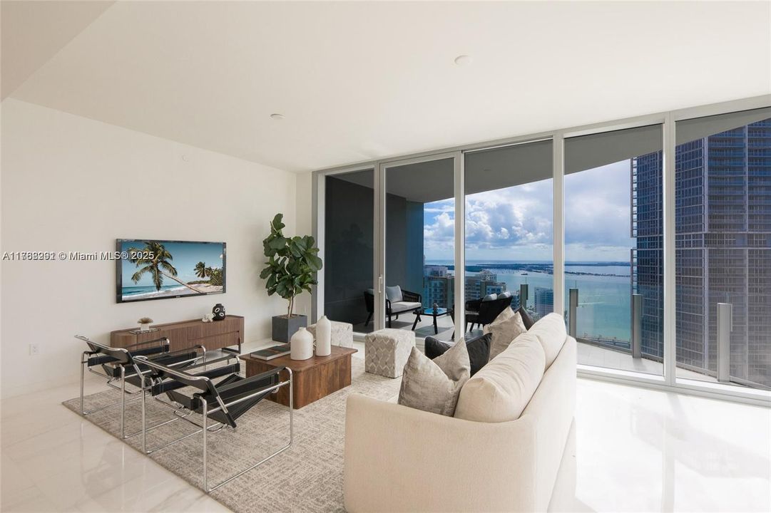 Recently Sold: $2,790,000 (3 beds, 2 baths, 2268 Square Feet)