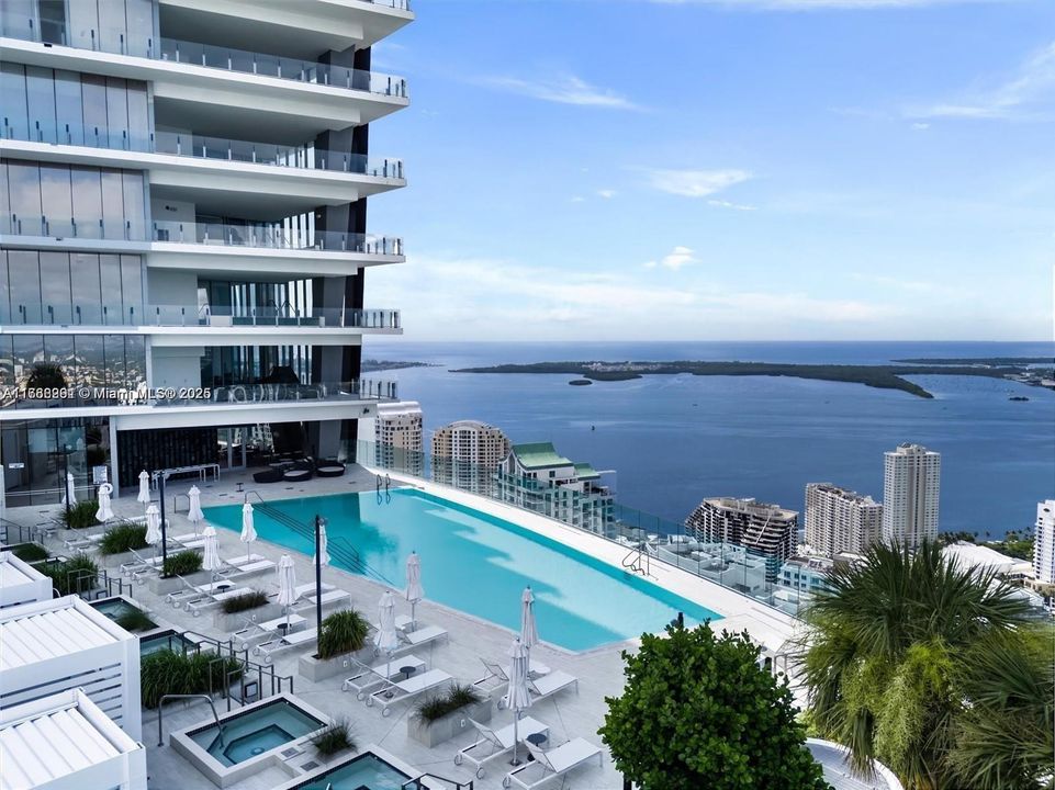 Recently Sold: $2,790,000 (3 beds, 2 baths, 2268 Square Feet)