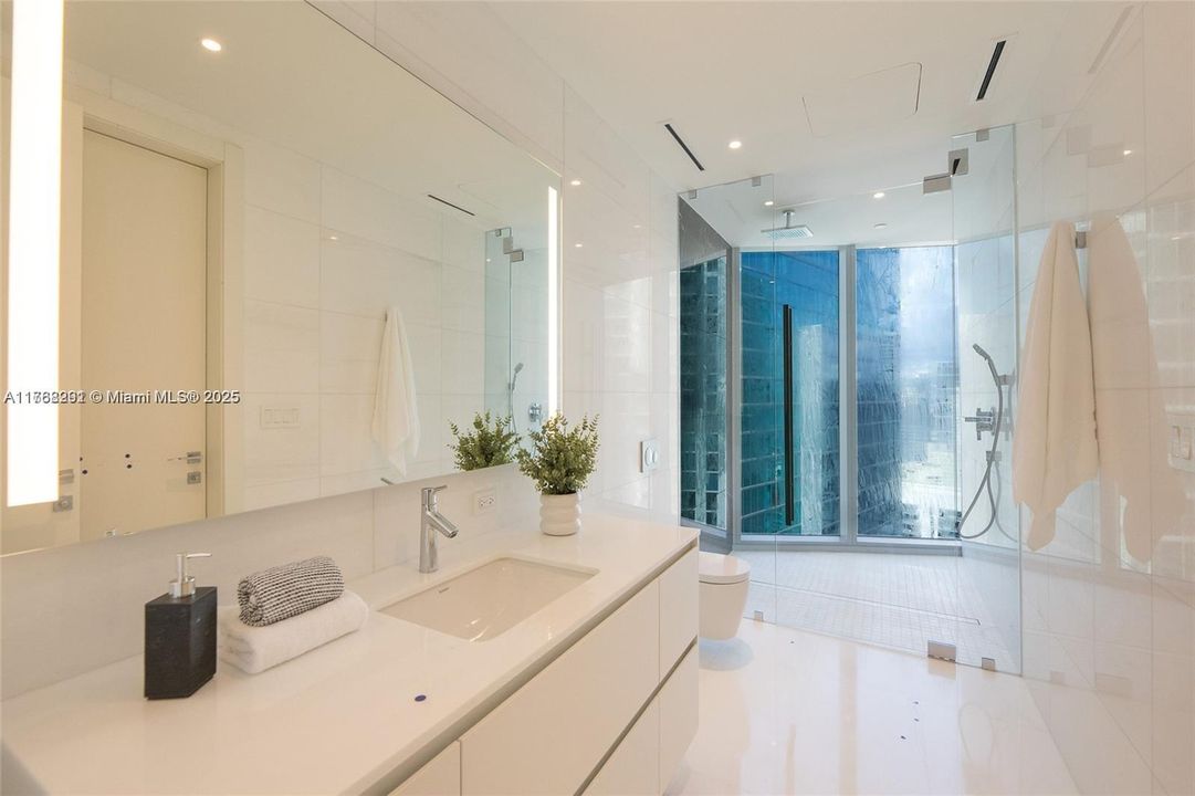 Recently Sold: $2,790,000 (3 beds, 2 baths, 2268 Square Feet)