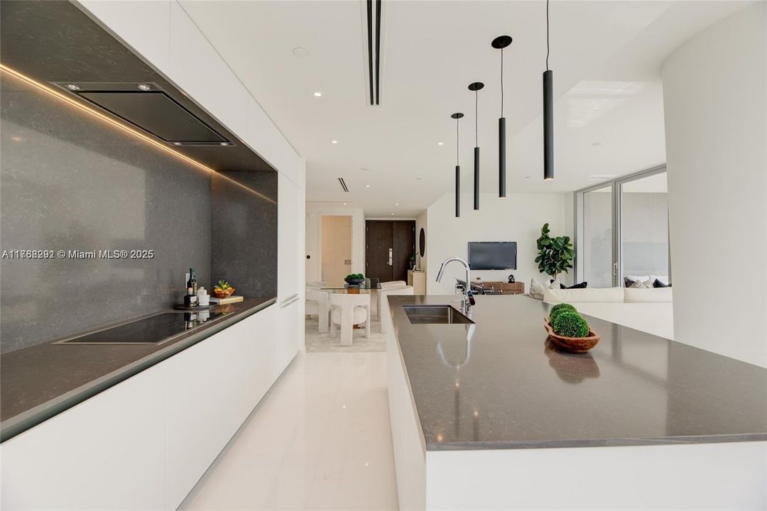 Recently Sold: $2,790,000 (3 beds, 2 baths, 2268 Square Feet)