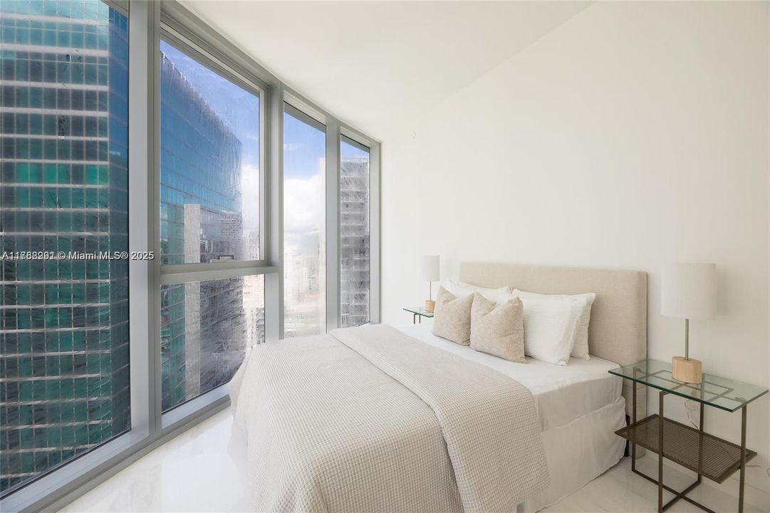 Recently Sold: $2,790,000 (3 beds, 2 baths, 2268 Square Feet)
