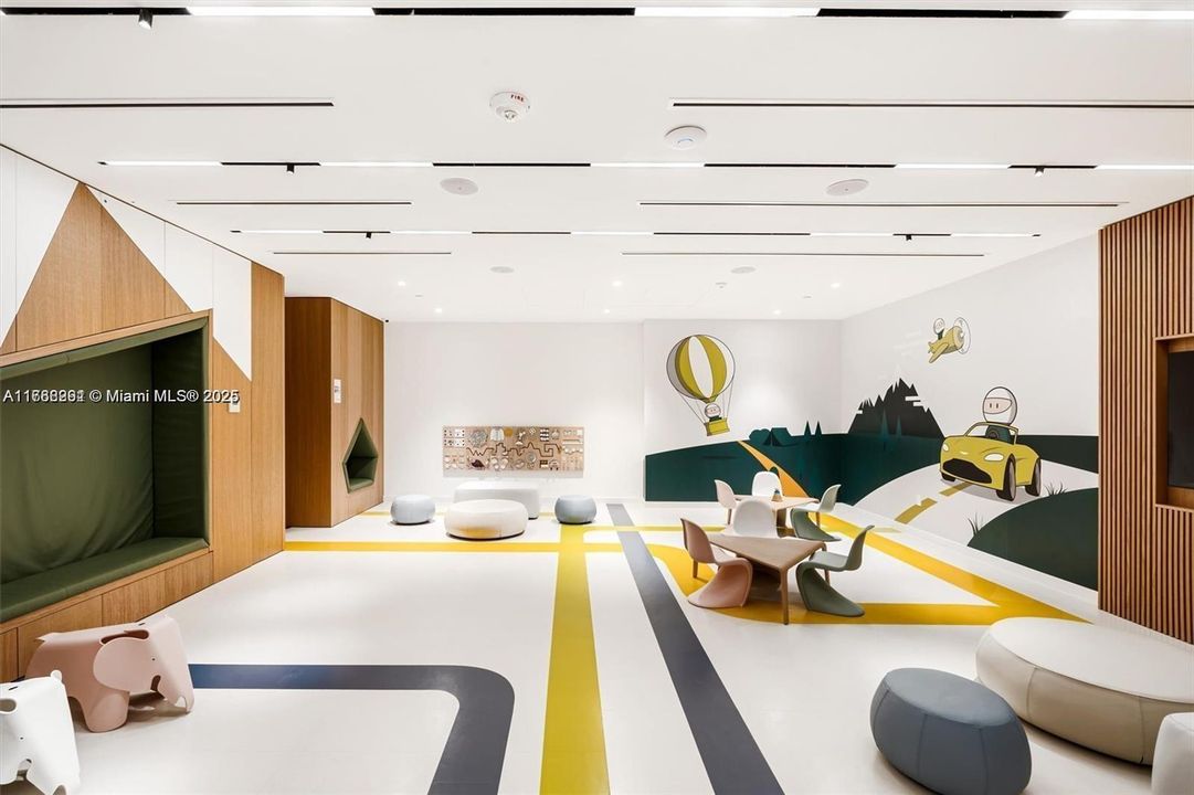 Recently Sold: $2,790,000 (3 beds, 2 baths, 2268 Square Feet)