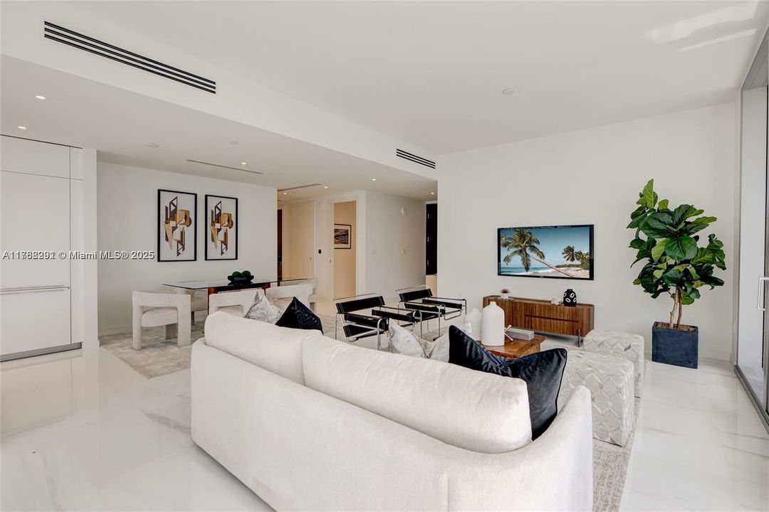 Recently Sold: $2,790,000 (3 beds, 2 baths, 2268 Square Feet)