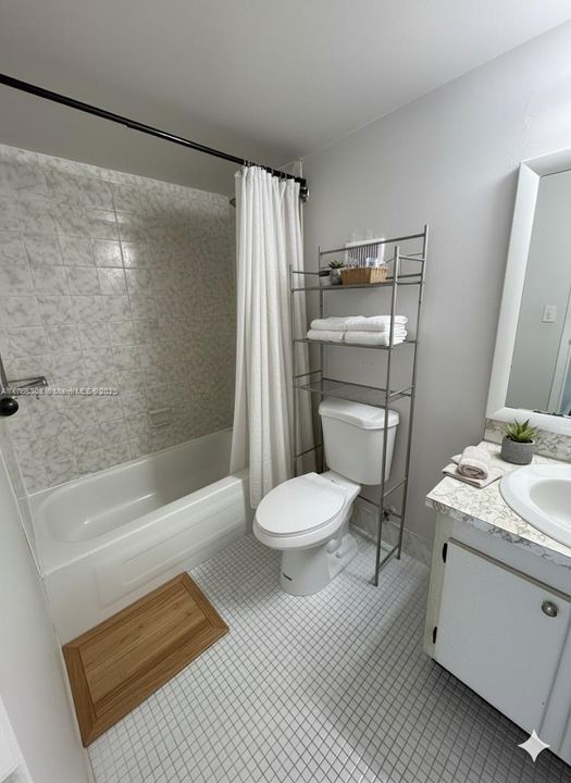 For Sale: $155,000 (1 beds, 1 baths, 720 Square Feet)