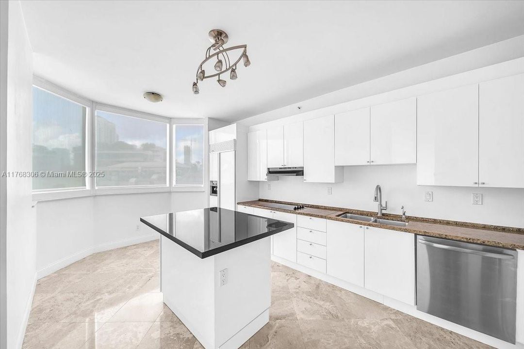 Recently Rented: $6,200 (1 beds, 1 baths, 1430 Square Feet)