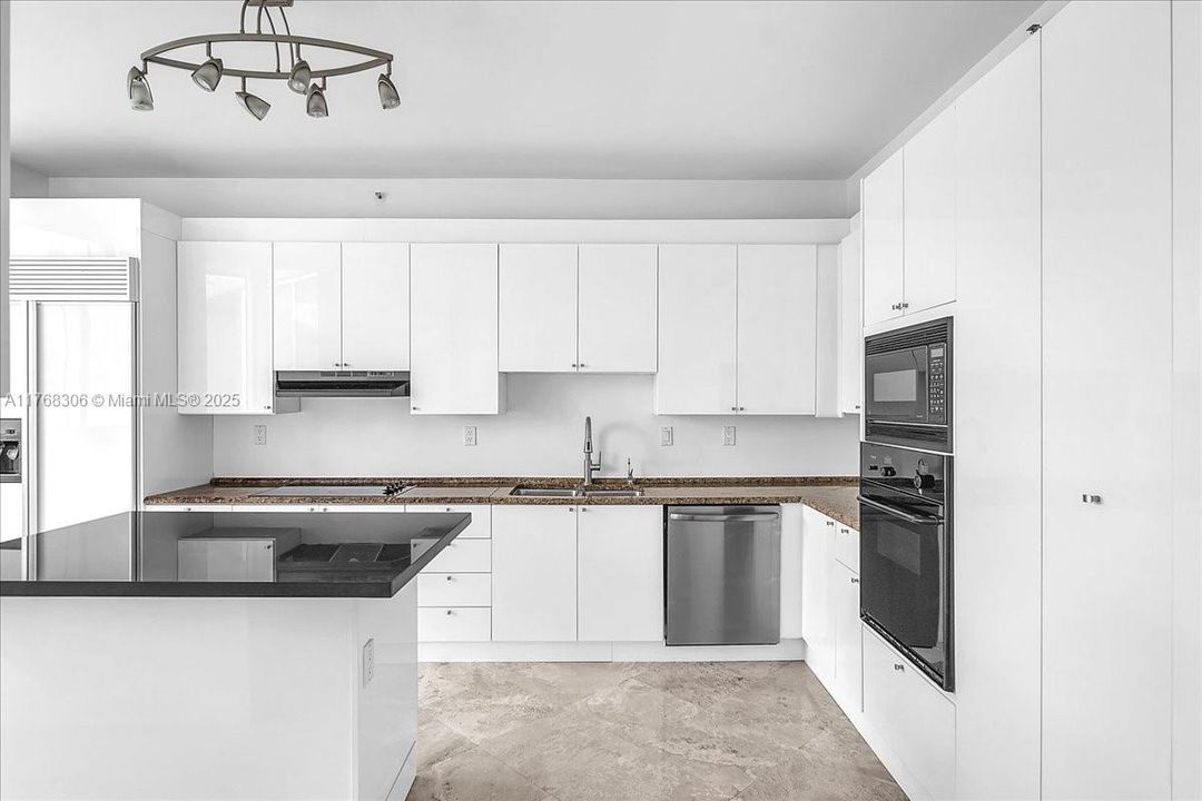 Recently Rented: $6,200 (1 beds, 1 baths, 1430 Square Feet)