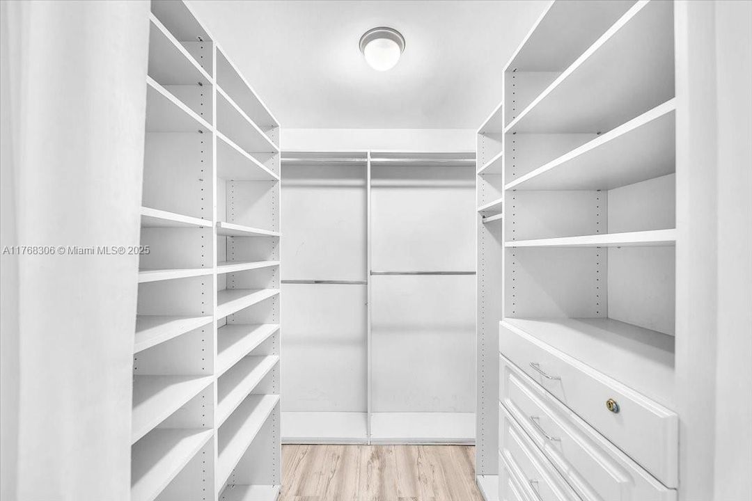 Recently Rented: $6,200 (1 beds, 1 baths, 1430 Square Feet)