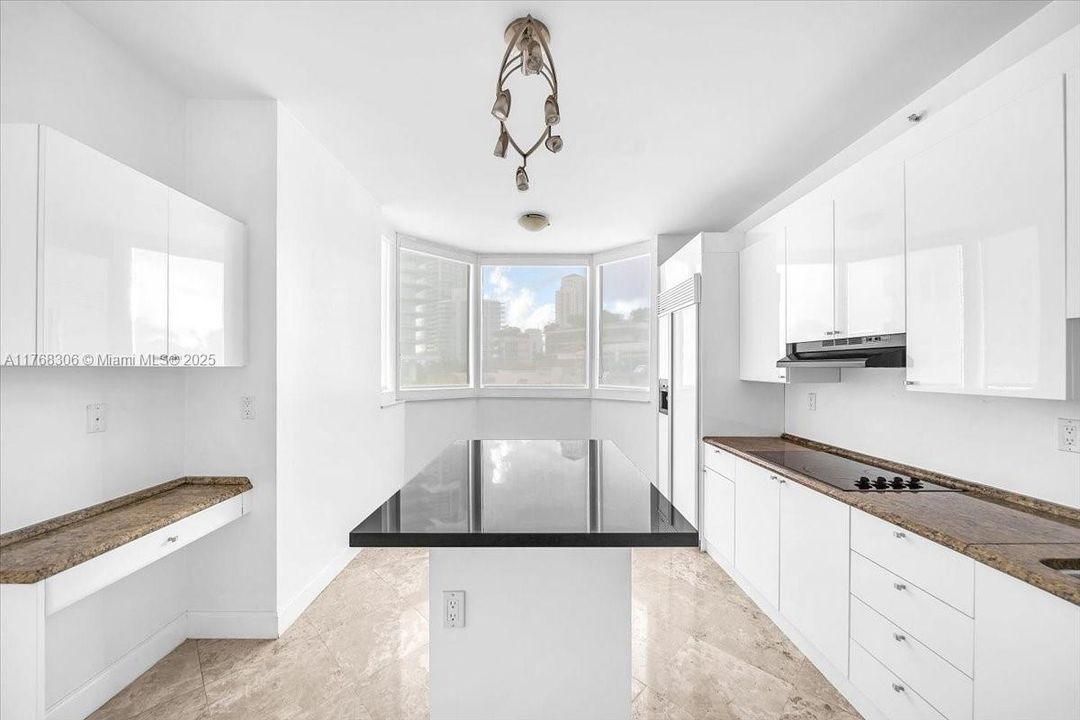 Recently Rented: $6,200 (1 beds, 1 baths, 1430 Square Feet)