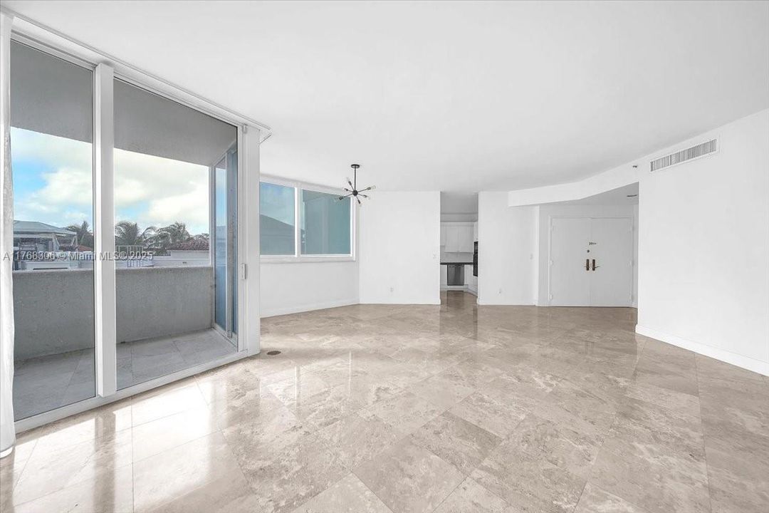 Recently Rented: $6,200 (1 beds, 1 baths, 1430 Square Feet)