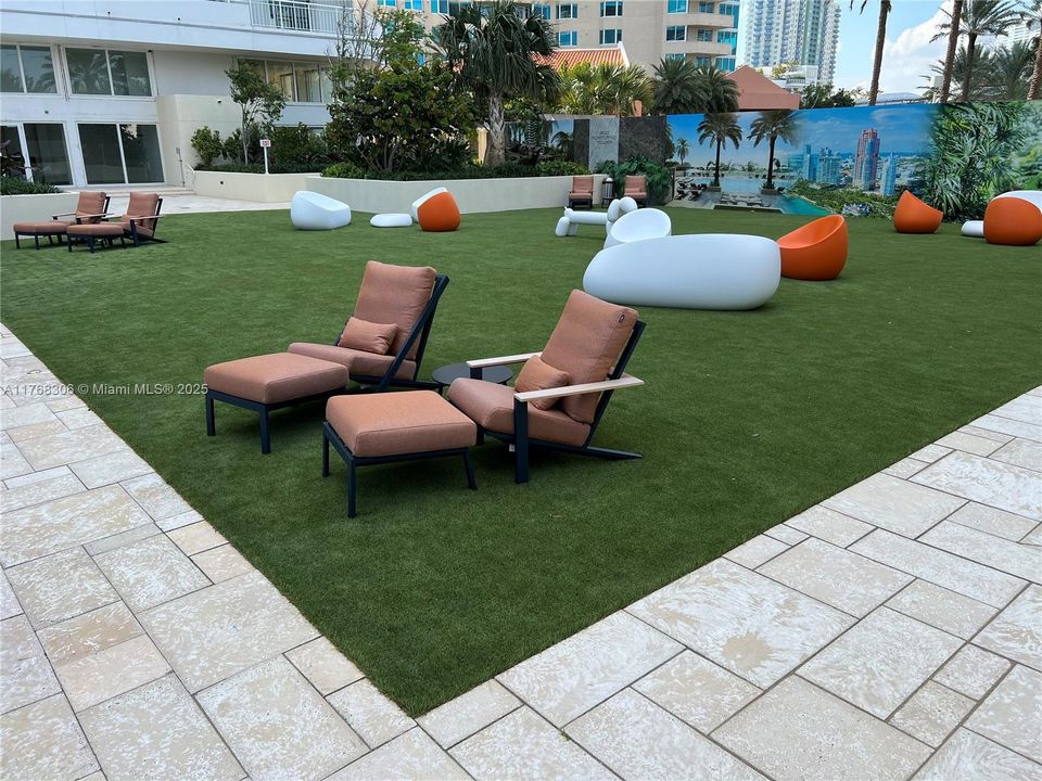 Recently Rented: $6,200 (1 beds, 1 baths, 1430 Square Feet)