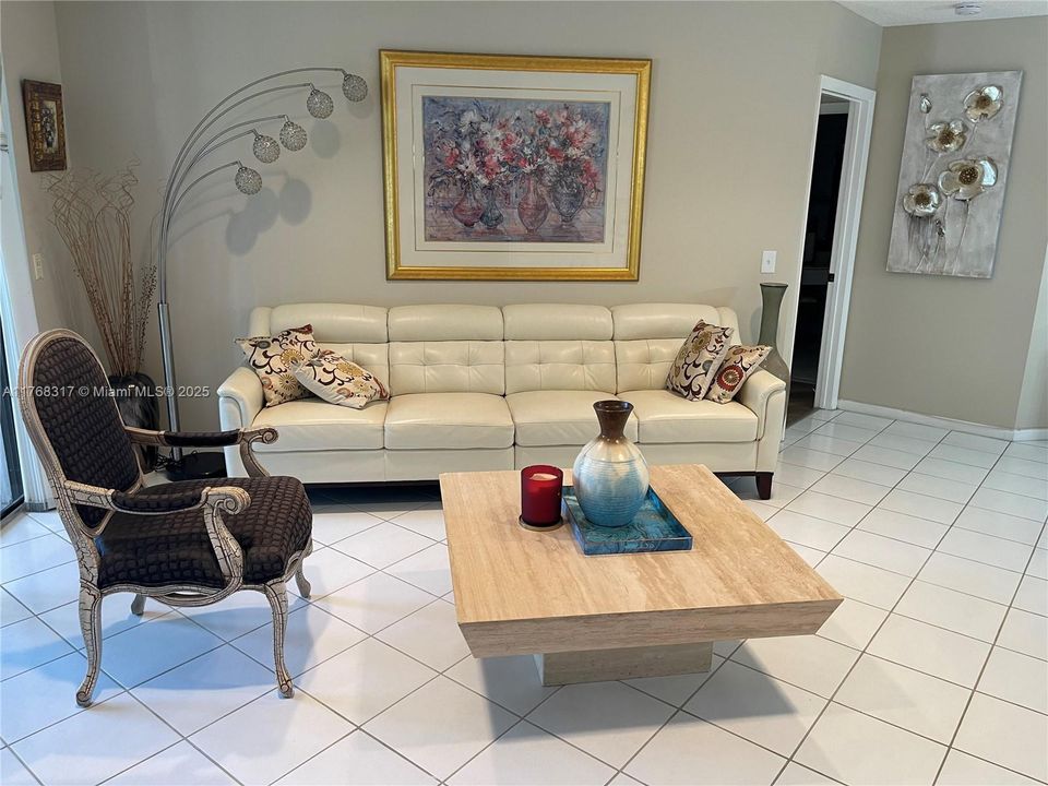 For Sale: $269,900 (3 beds, 2 baths, 1374 Square Feet)