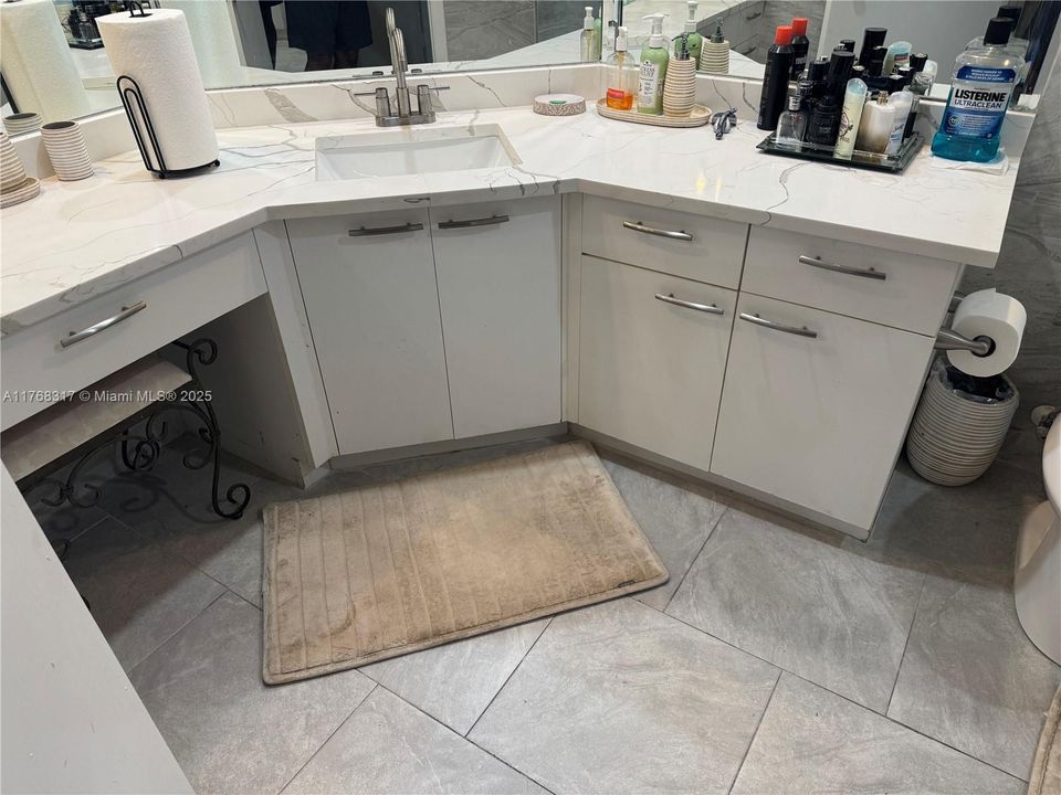 For Sale: $269,900 (3 beds, 2 baths, 1374 Square Feet)