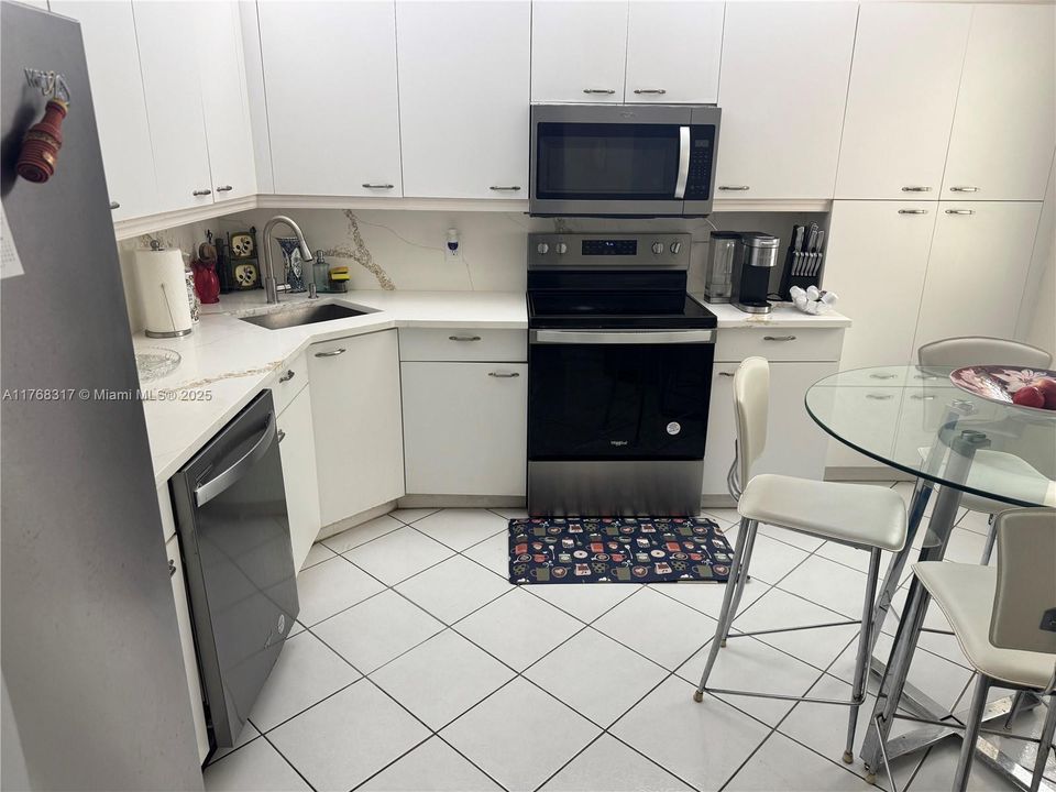 For Sale: $269,900 (3 beds, 2 baths, 1374 Square Feet)