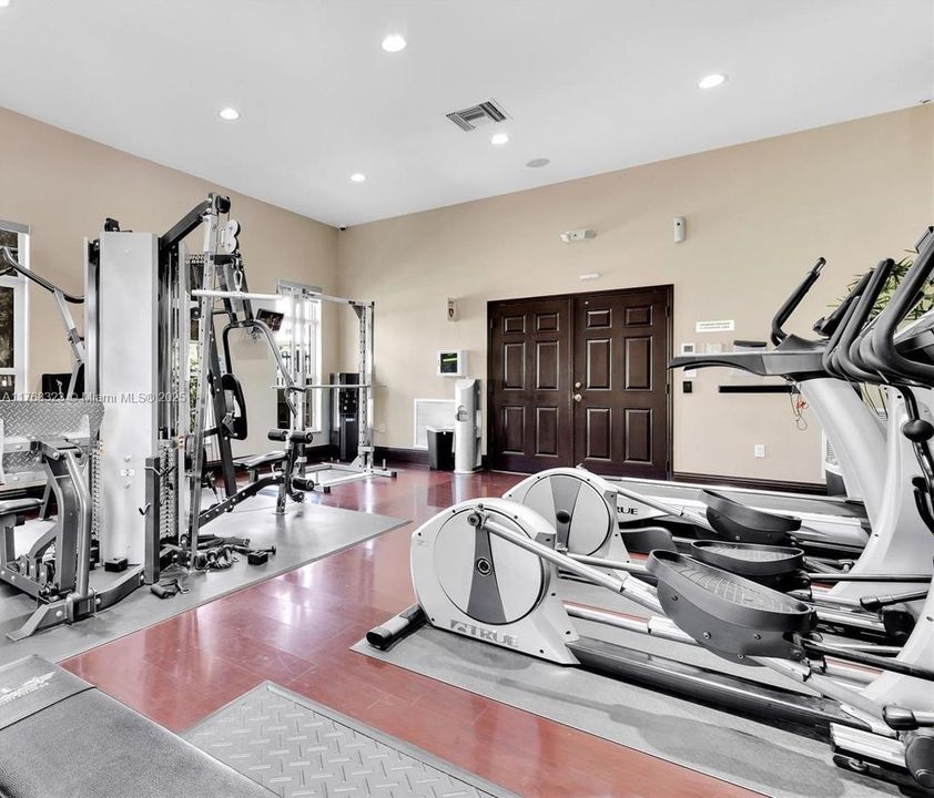 Vendido Recientemente: $649,000 (4 camas, 4 baños, 2603 Pies cuadrados)