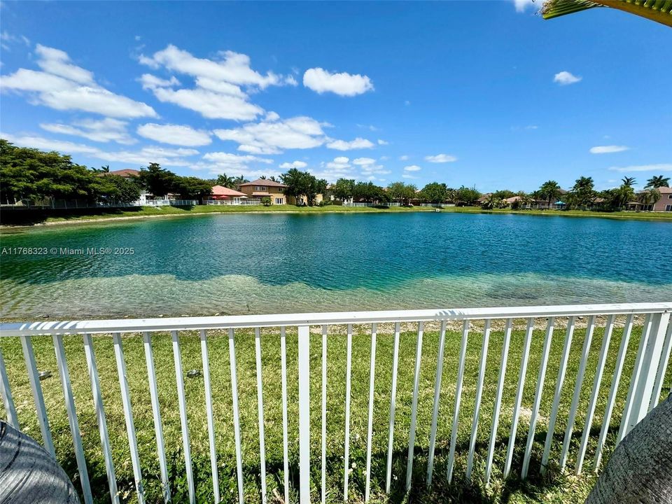 Vendido Recientemente: $649,000 (4 camas, 4 baños, 2603 Pies cuadrados)