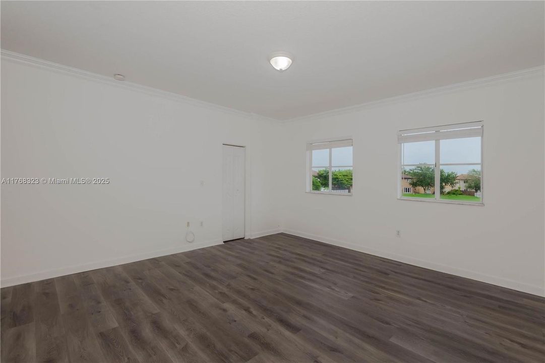 Vendido Recientemente: $649,000 (4 camas, 4 baños, 2603 Pies cuadrados)