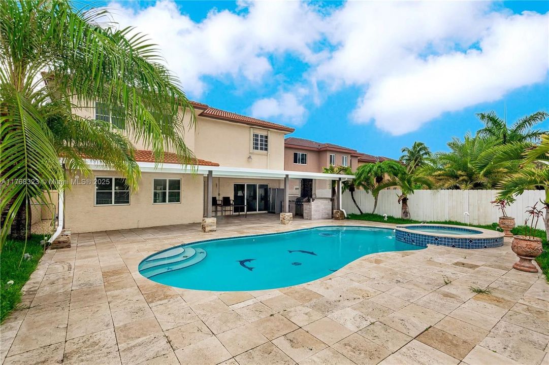 Vendido Recientemente: $649,000 (4 camas, 4 baños, 2603 Pies cuadrados)