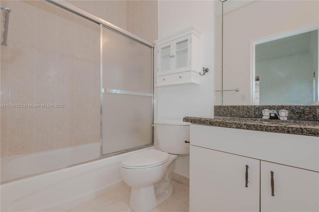 Vendido Recientemente: $649,000 (4 camas, 4 baños, 2603 Pies cuadrados)