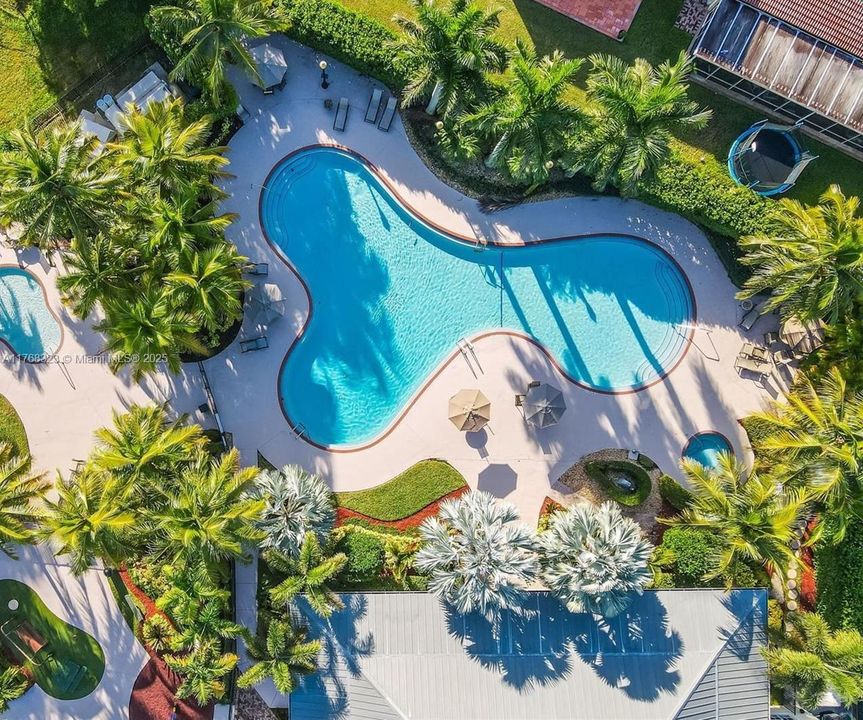 Vendido Recientemente: $649,000 (4 camas, 4 baños, 2603 Pies cuadrados)