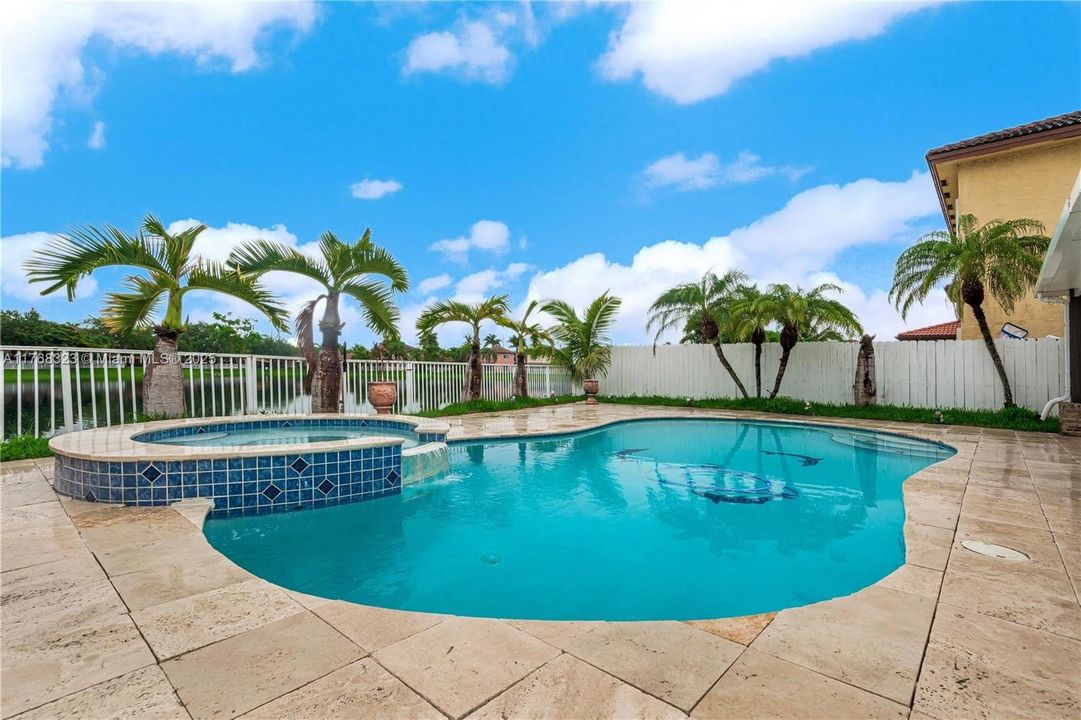 Vendido Recientemente: $649,000 (4 camas, 4 baños, 2603 Pies cuadrados)