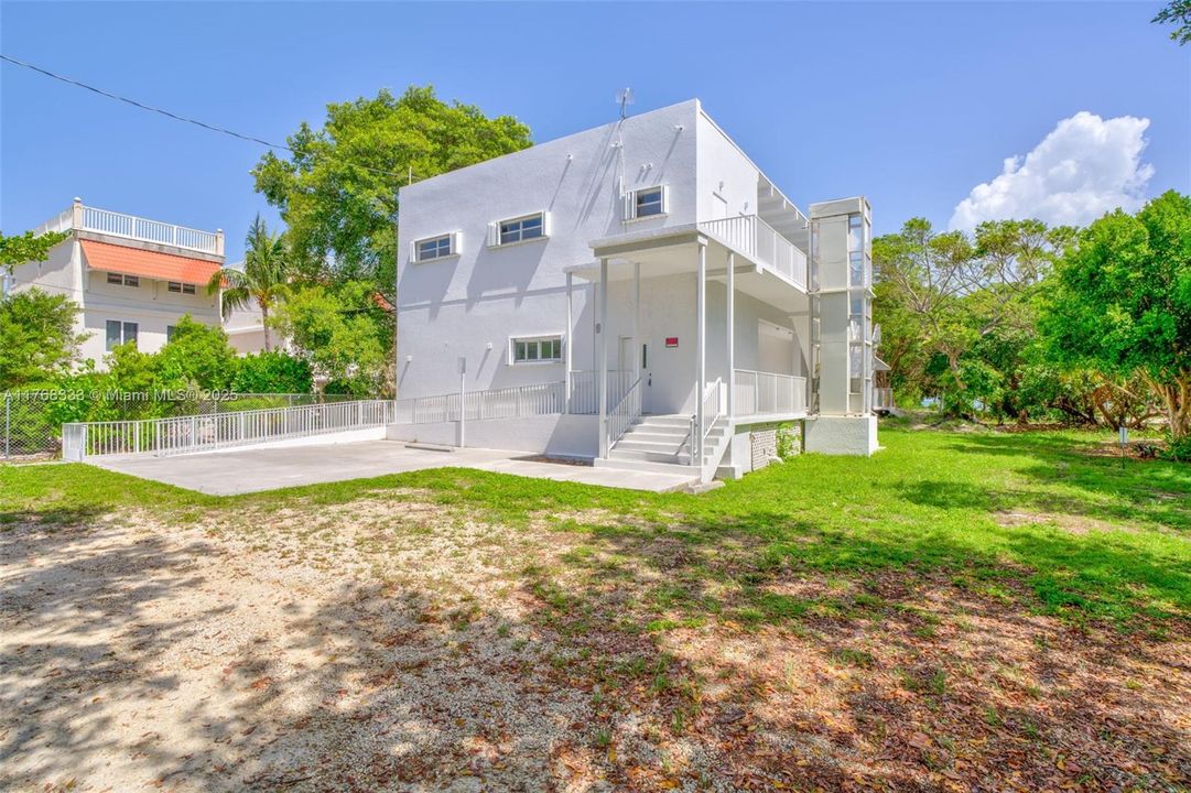 Huge lot tons of parking