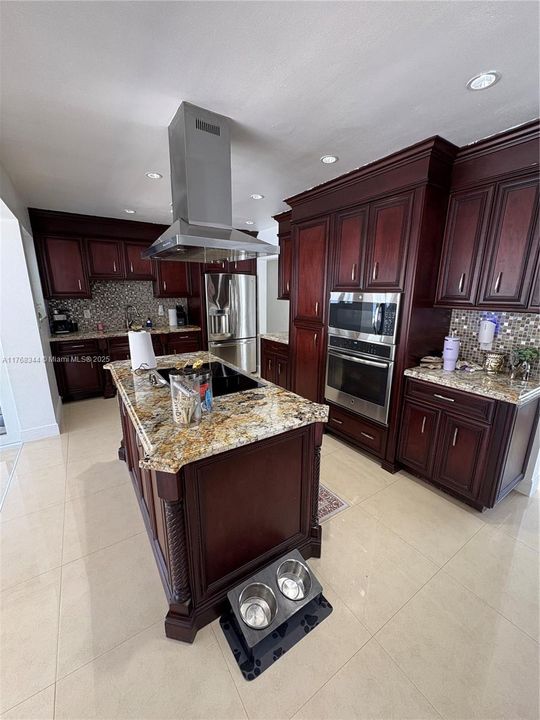 Recently Sold: $765,000 (3 beds, 2 baths, 1486 Square Feet)