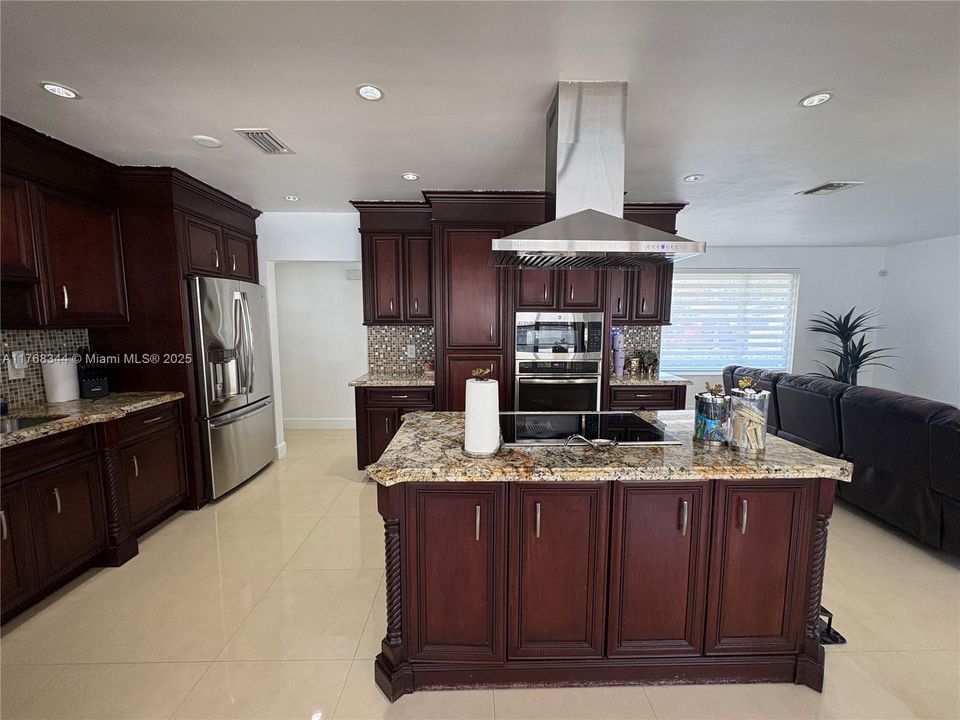 Recently Sold: $765,000 (3 beds, 2 baths, 1486 Square Feet)