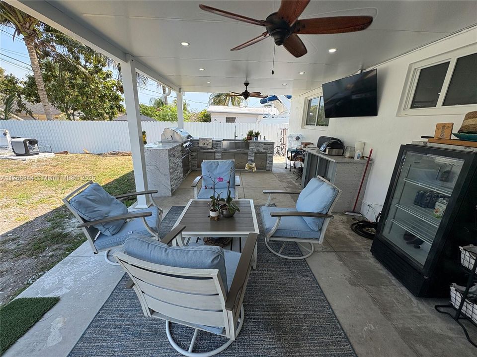 Recently Sold: $765,000 (3 beds, 2 baths, 1486 Square Feet)