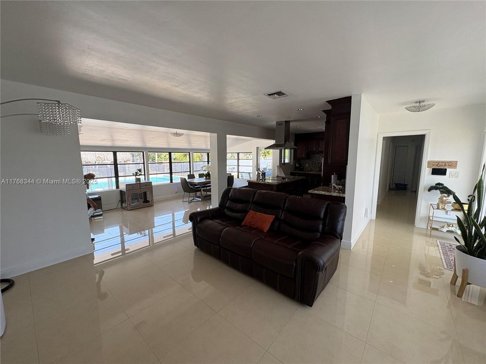 Recently Sold: $765,000 (3 beds, 2 baths, 1486 Square Feet)