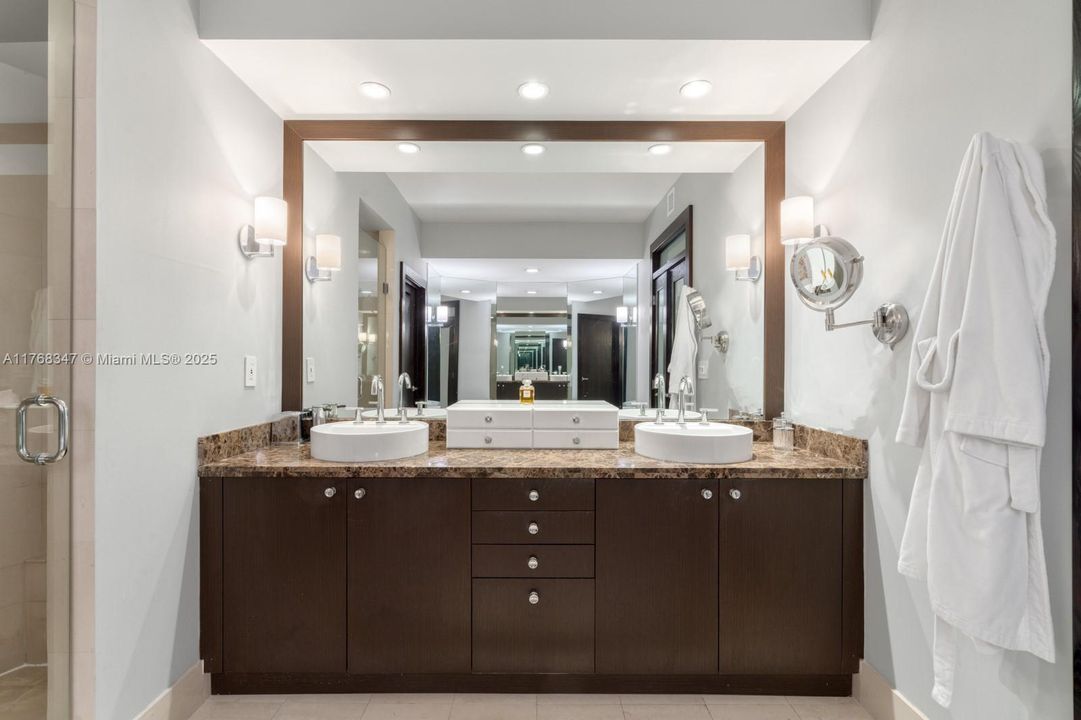 Recently Sold: $2,399,000 (2 beds, 2 baths, 2040 Square Feet)