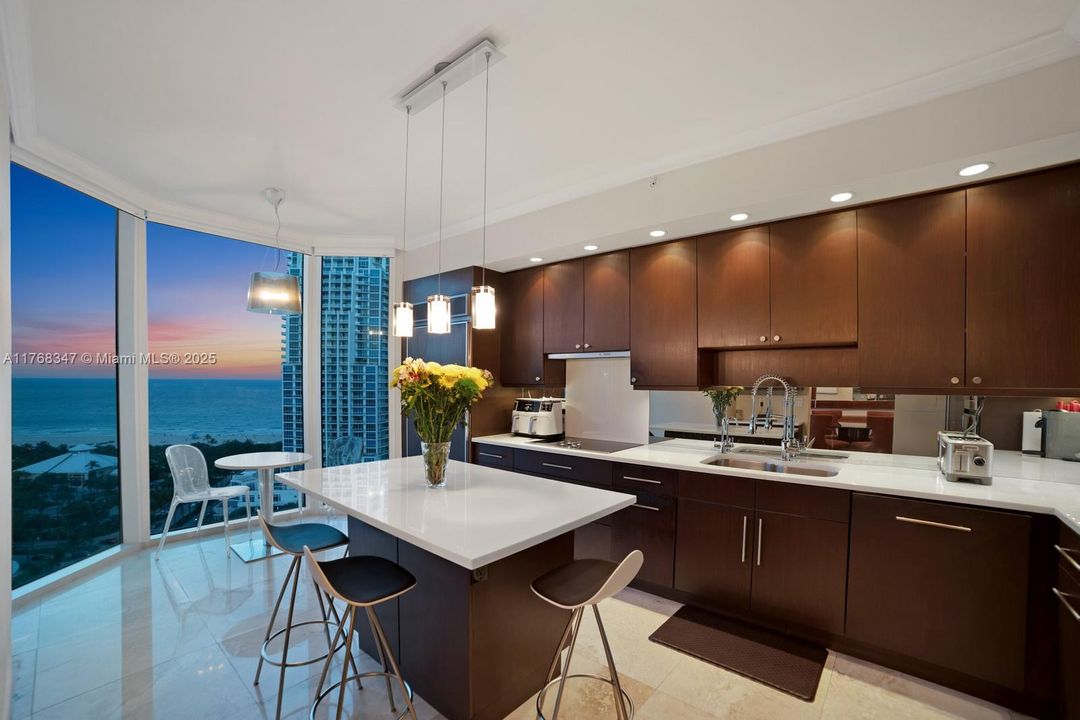 Recently Sold: $2,399,000 (2 beds, 2 baths, 2040 Square Feet)