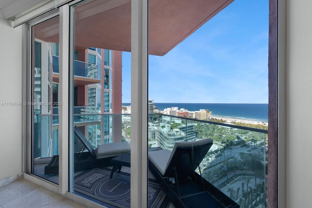 Recently Sold: $2,399,000 (2 beds, 2 baths, 2040 Square Feet)