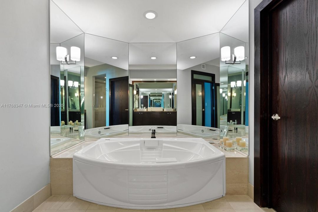 Recently Sold: $2,399,000 (2 beds, 2 baths, 2040 Square Feet)