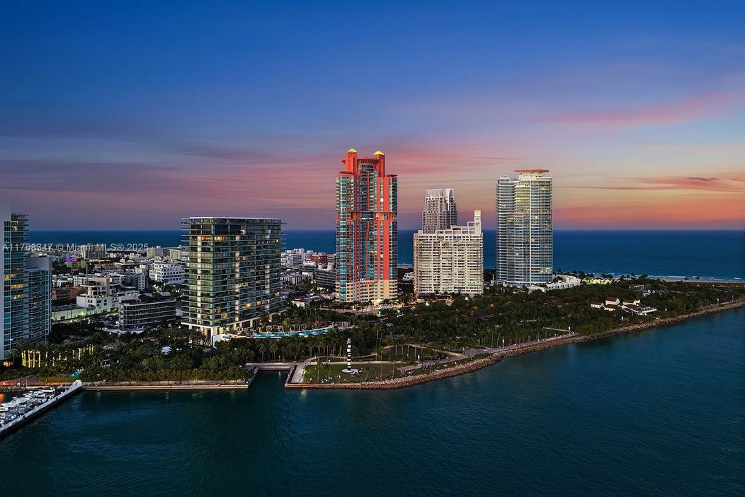 Recently Sold: $2,399,000 (2 beds, 2 baths, 2040 Square Feet)