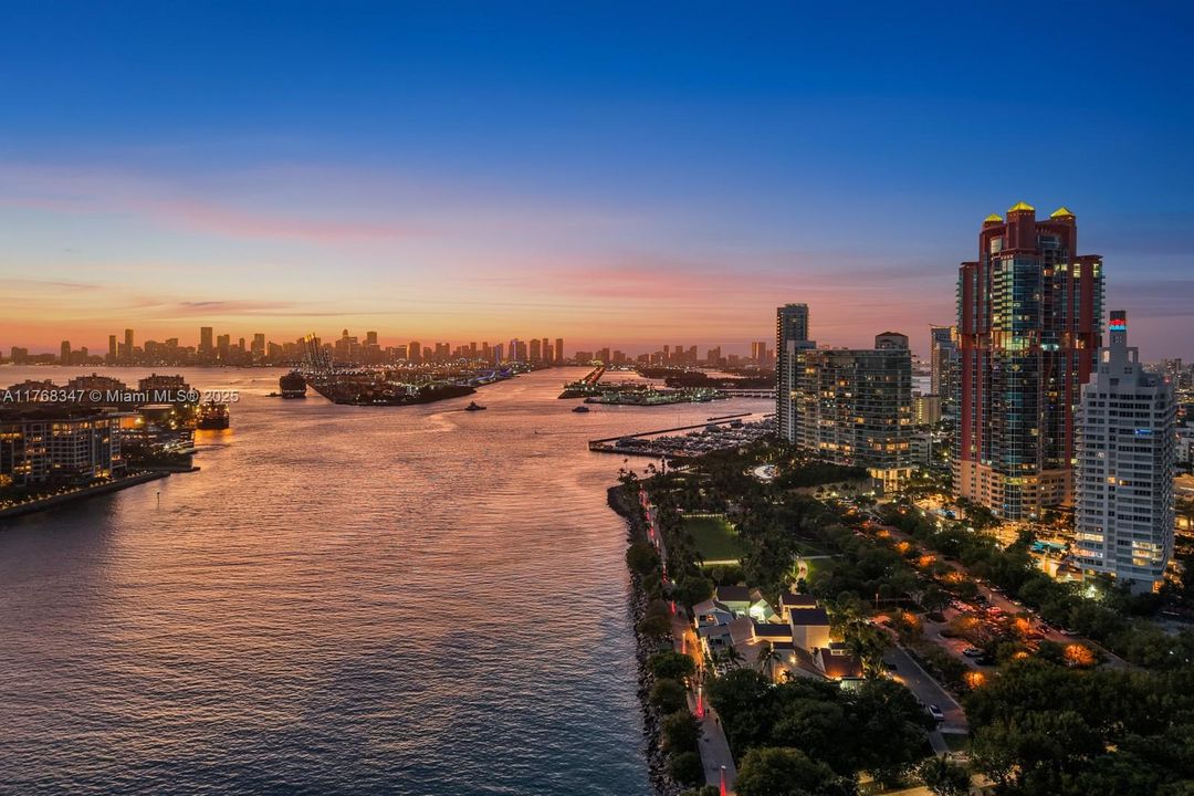 Recently Sold: $2,399,000 (2 beds, 2 baths, 2040 Square Feet)