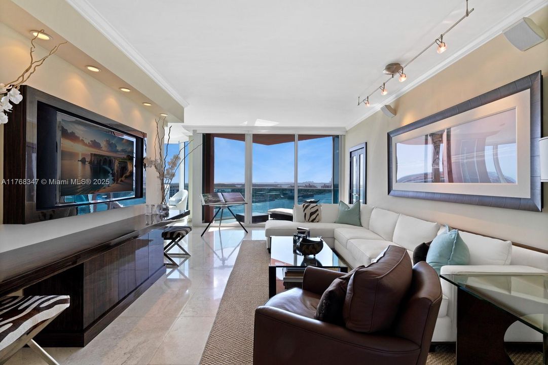 Recently Sold: $2,399,000 (2 beds, 2 baths, 2040 Square Feet)