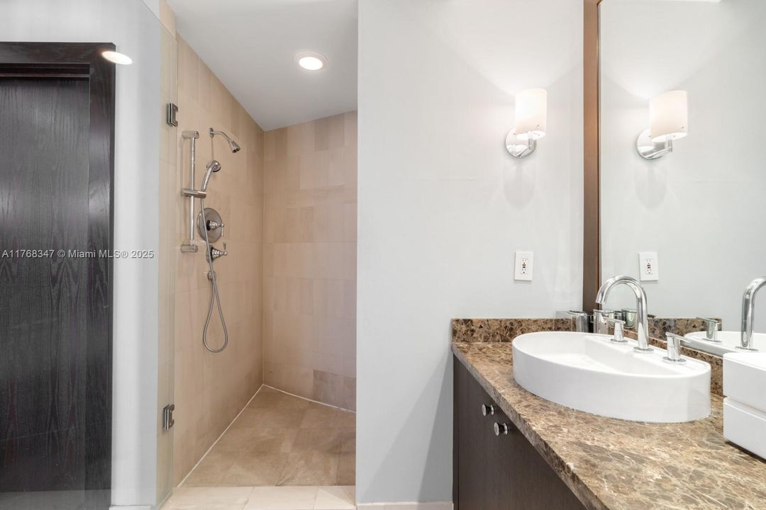 Recently Sold: $2,399,000 (2 beds, 2 baths, 2040 Square Feet)