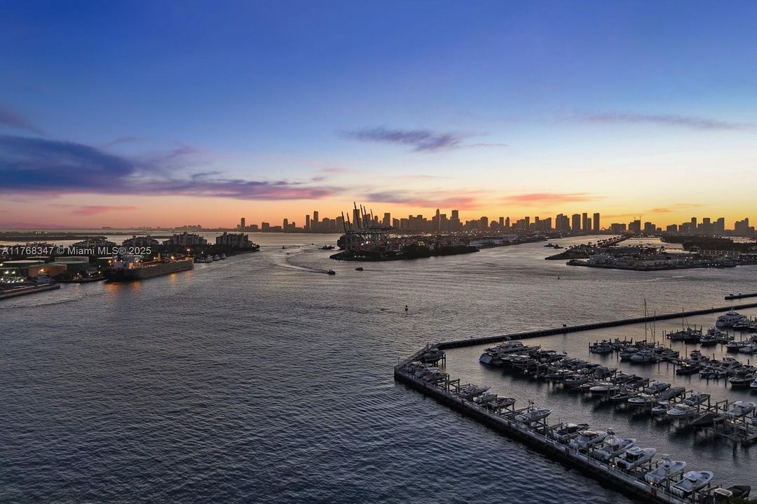 Recently Sold: $2,399,000 (2 beds, 2 baths, 2040 Square Feet)