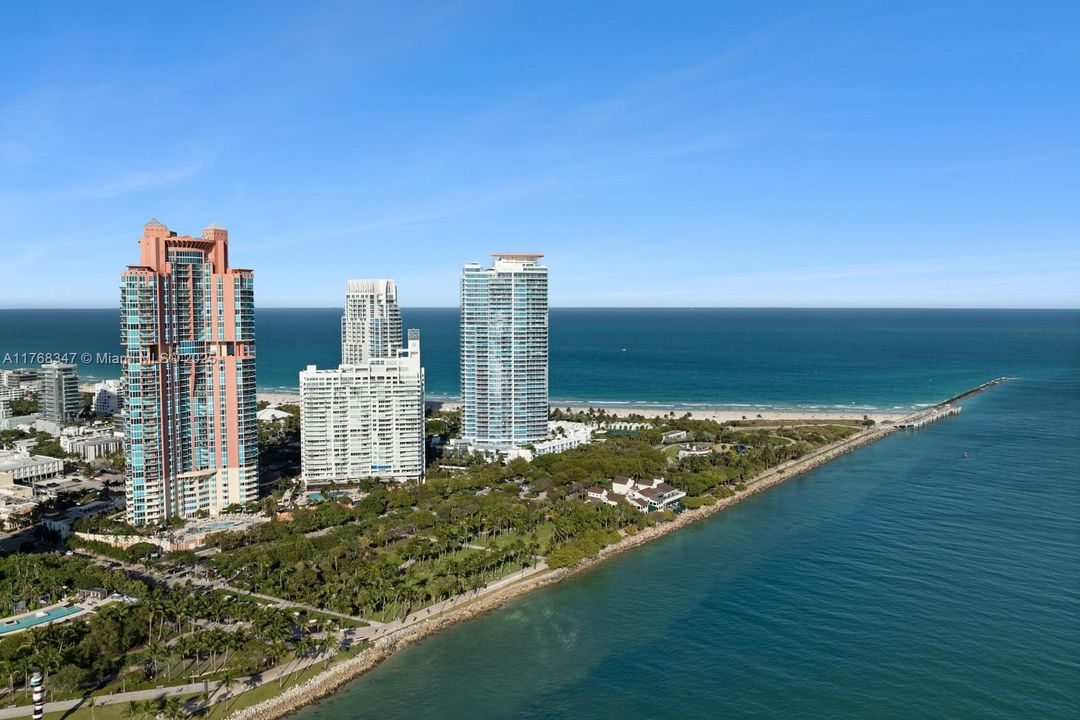 Recently Sold: $2,399,000 (2 beds, 2 baths, 2040 Square Feet)