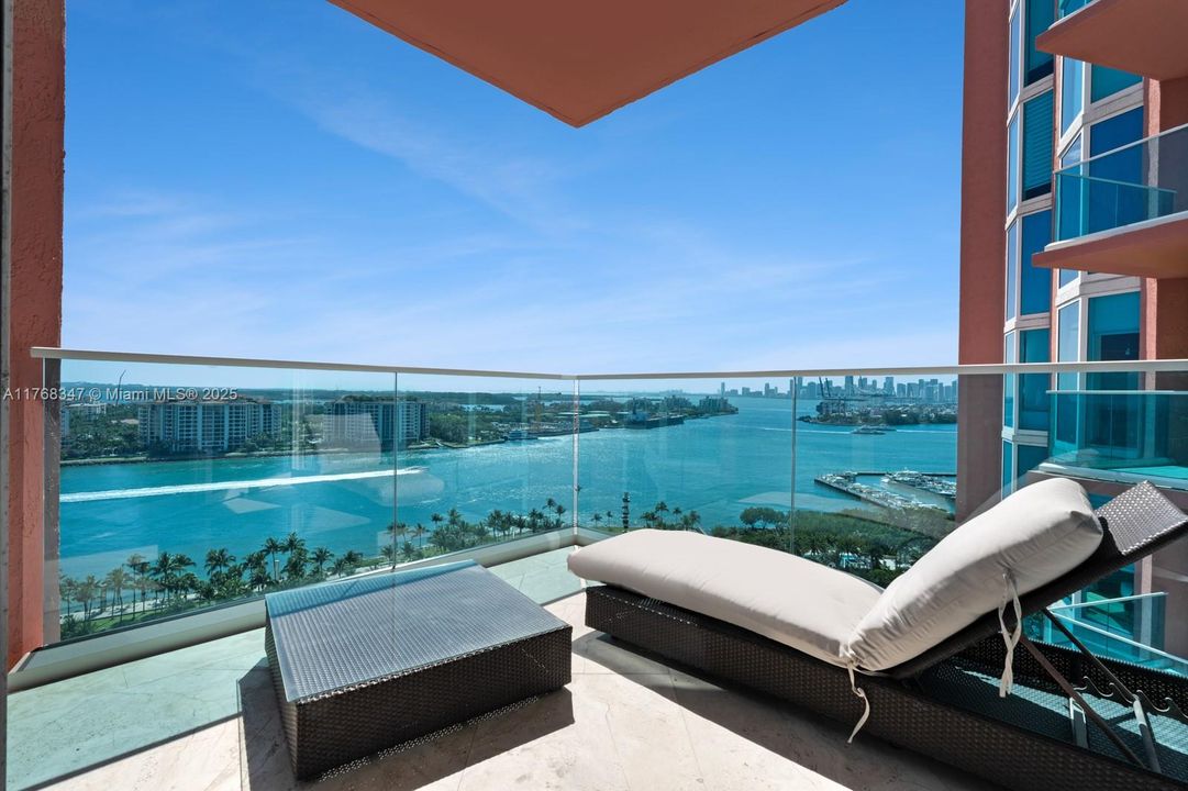 Recently Sold: $2,399,000 (2 beds, 2 baths, 2040 Square Feet)