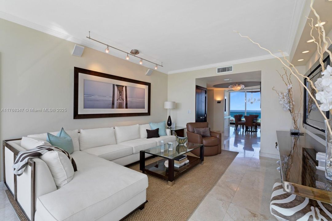 Recently Sold: $2,399,000 (2 beds, 2 baths, 2040 Square Feet)