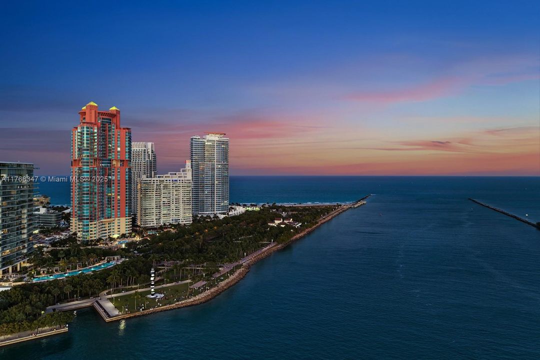 Recently Sold: $2,399,000 (2 beds, 2 baths, 2040 Square Feet)