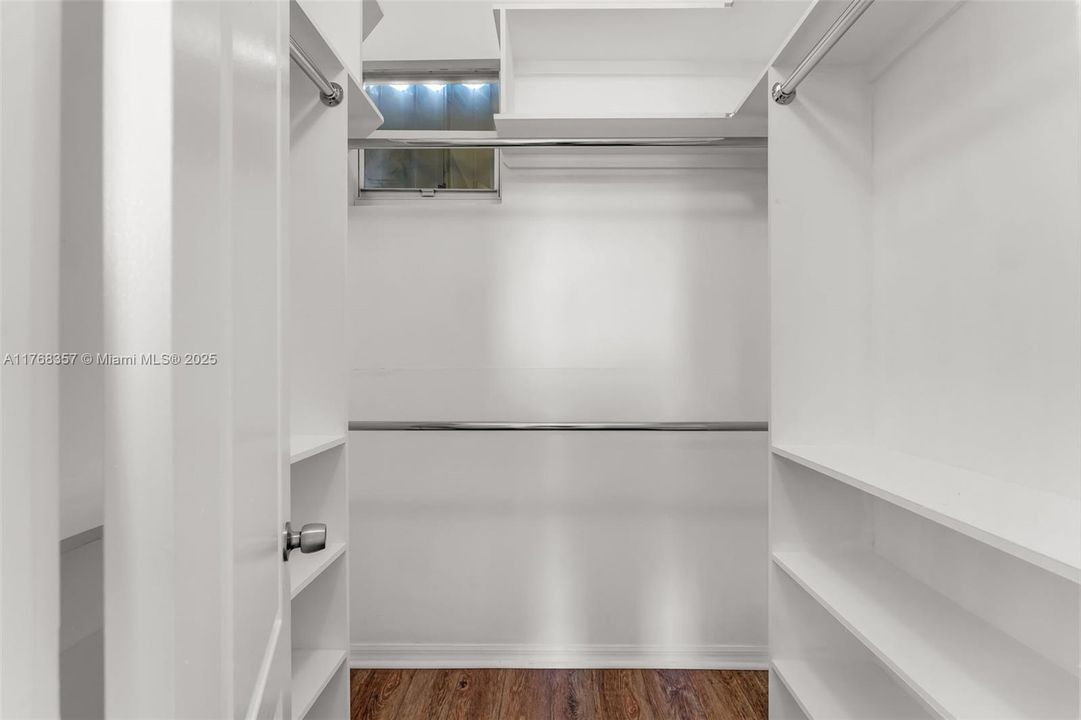 Recently Rented: $3,500 (4 beds, 2 baths, 2381 Square Feet)