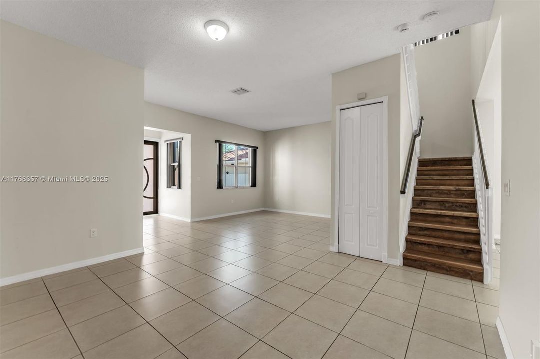 Recently Rented: $3,500 (4 beds, 2 baths, 2381 Square Feet)