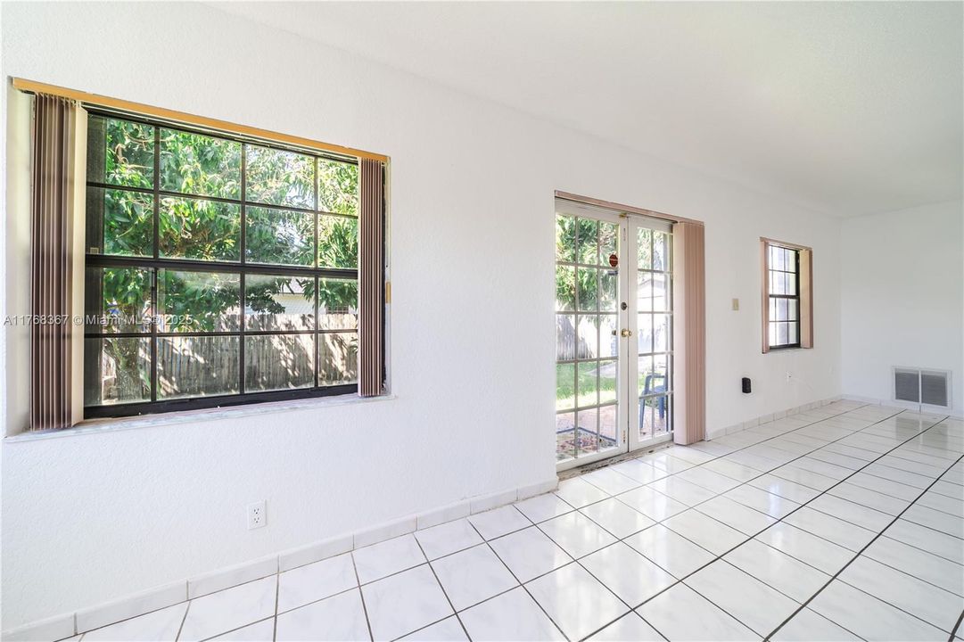 Recently Sold: $675,000 (4 beds, 3 baths, 2460 Square Feet)