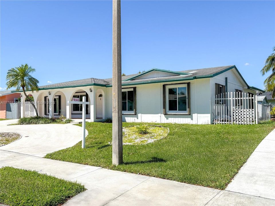 Recently Sold: $675,000 (4 beds, 3 baths, 2460 Square Feet)